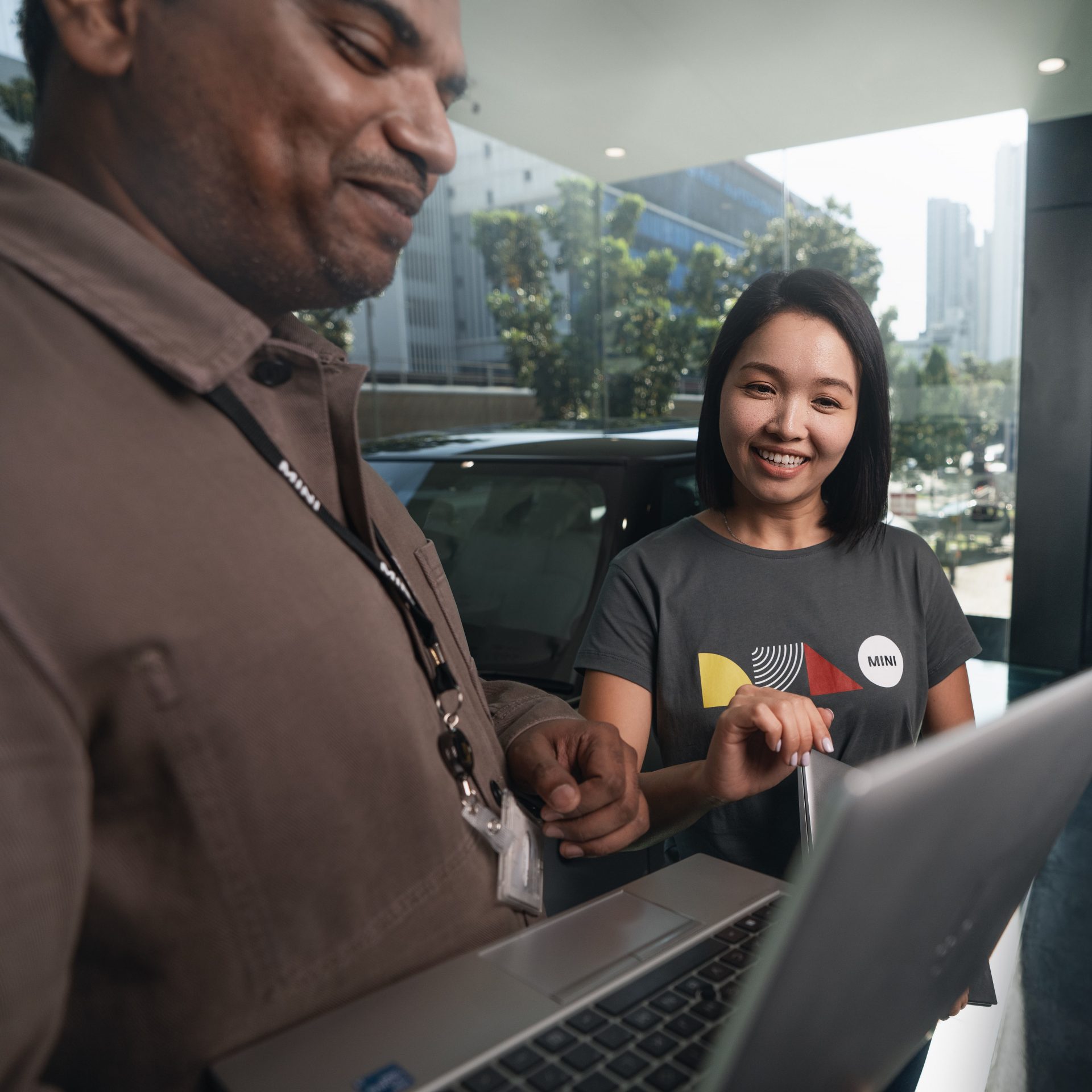 Two colleagues are having a conversation in a dealership