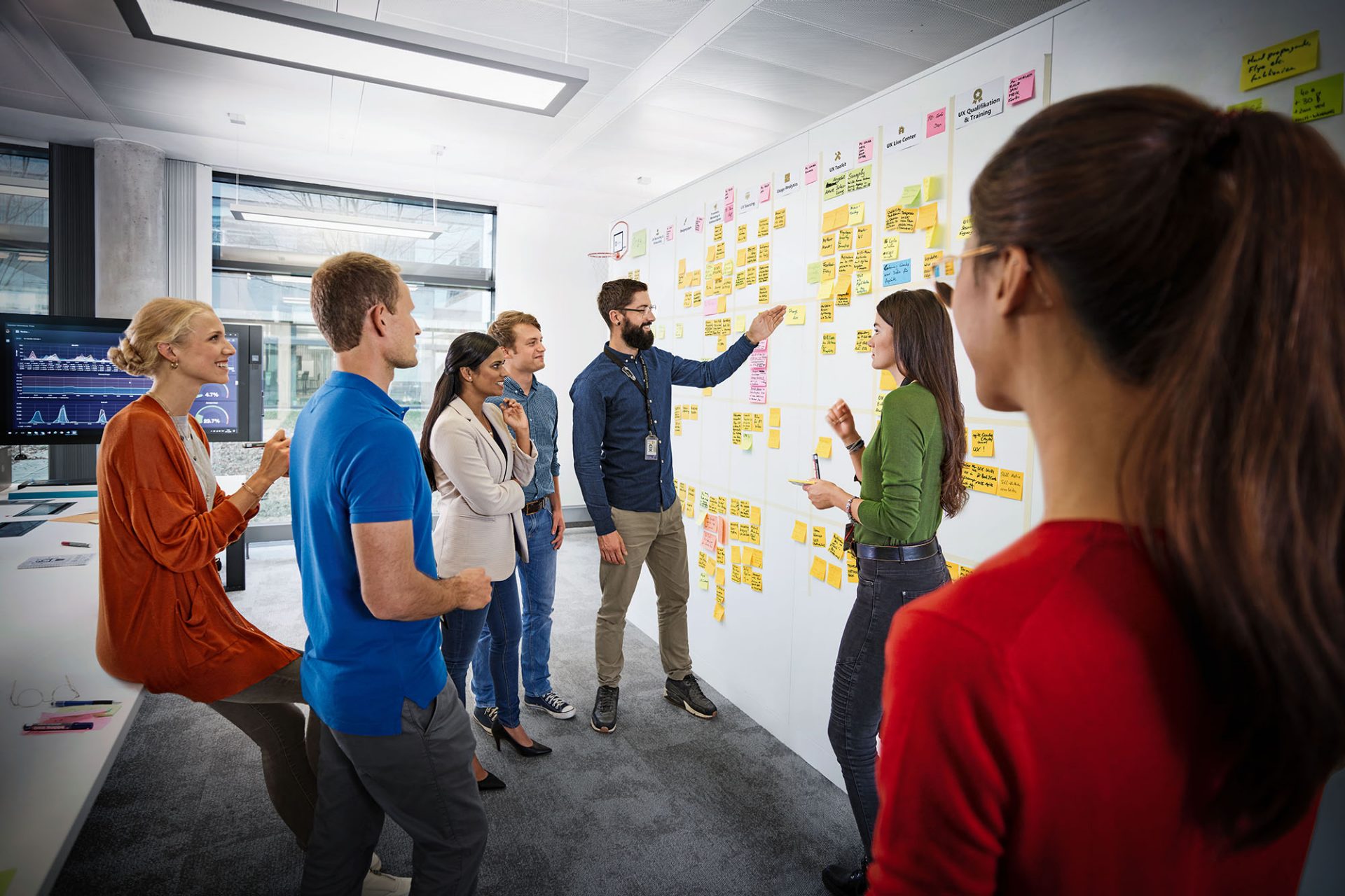 The image shows a group meeting at the BMW Group.