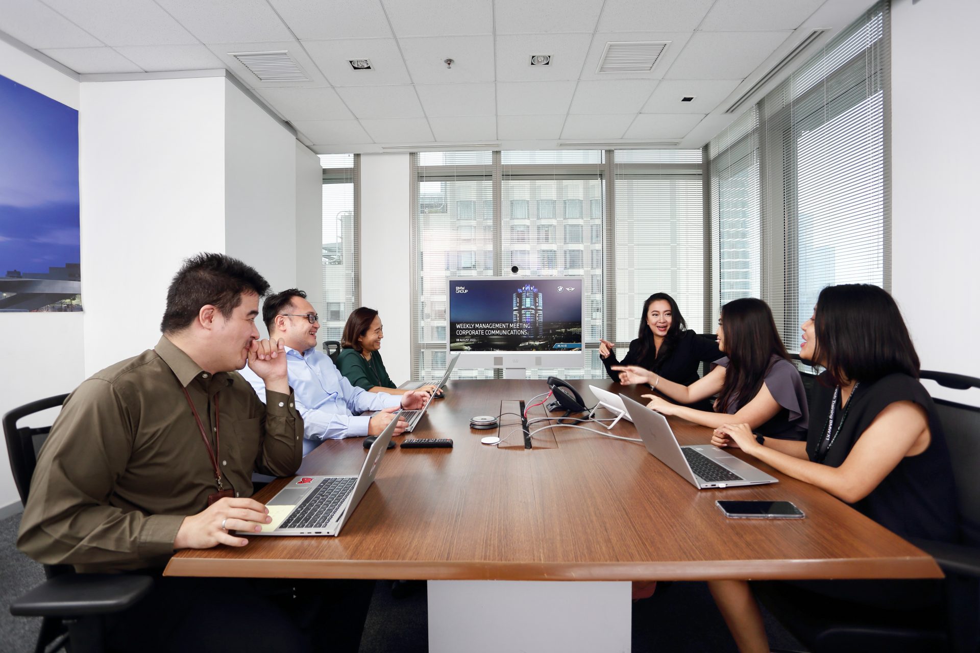 This picture shows a meeting in the BMW Group Indonesia office.