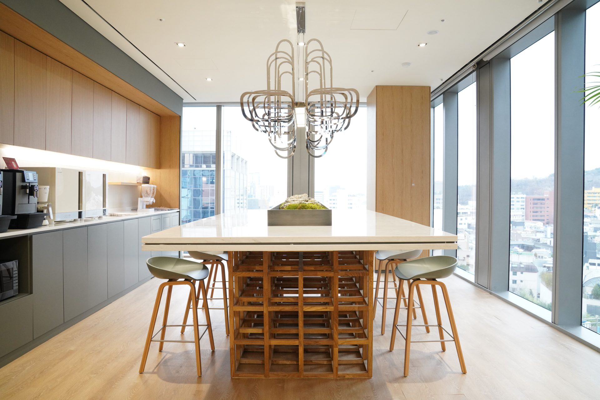 The image shows the cafeteria of BMW Group Korea.