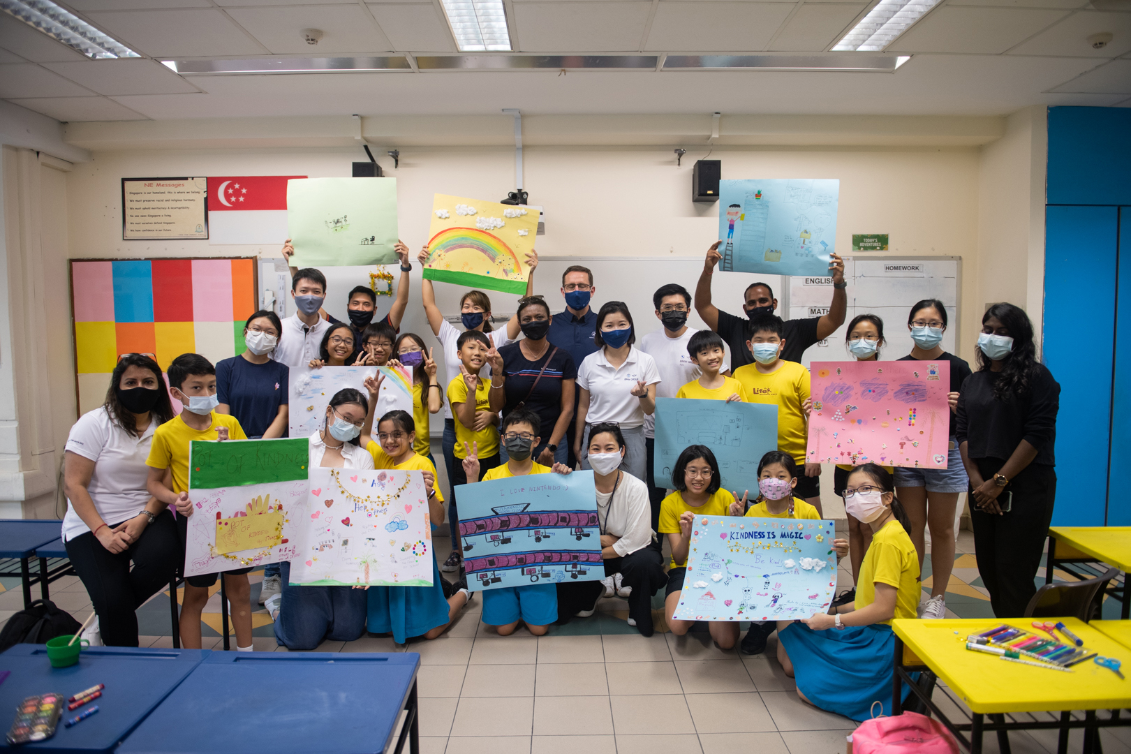This picture show a project at a school from the social week of BMW Group Asia.