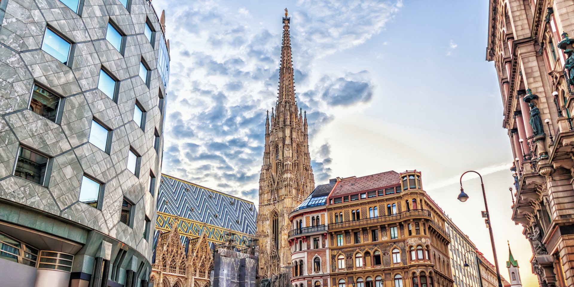 Das Foto zeigt den Stephansdom in Wien.