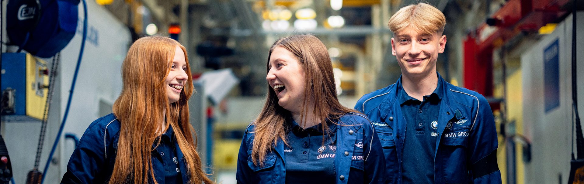 Drei lachende Azubis.