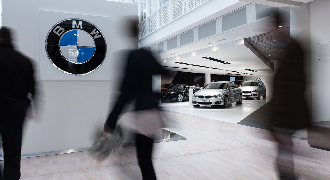 The picture shows a BMW location with the brand logo. 