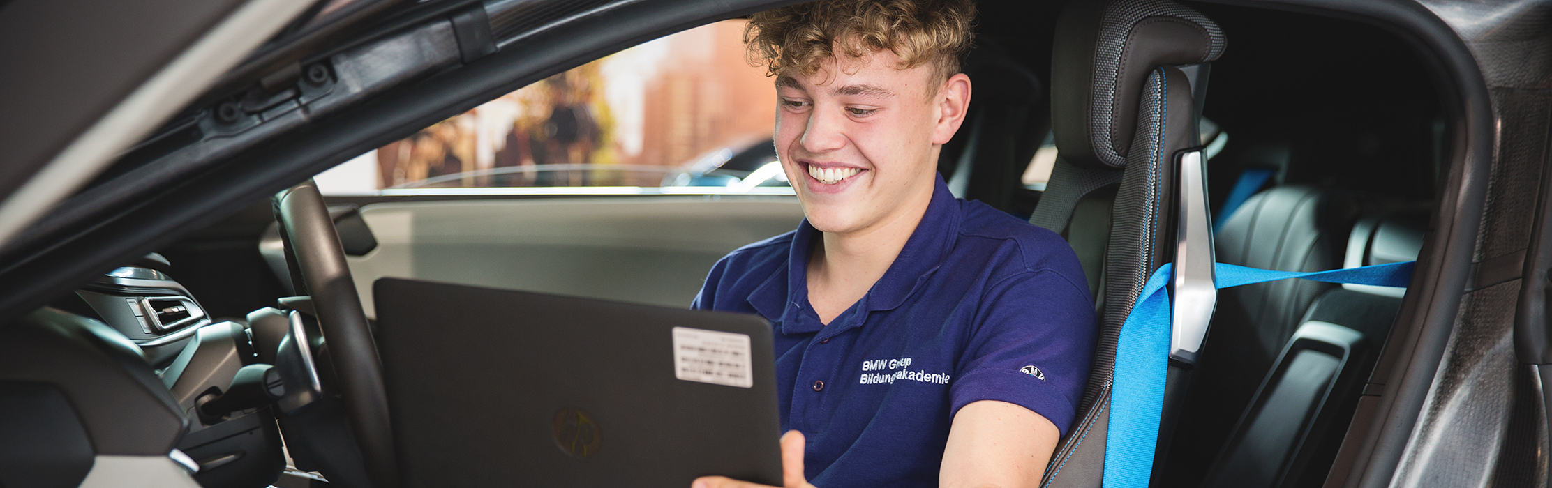 Bmw Group Karriere Schuler Ausbildung Kfz Mechatroniker System Und Hochvolttechnik W M X