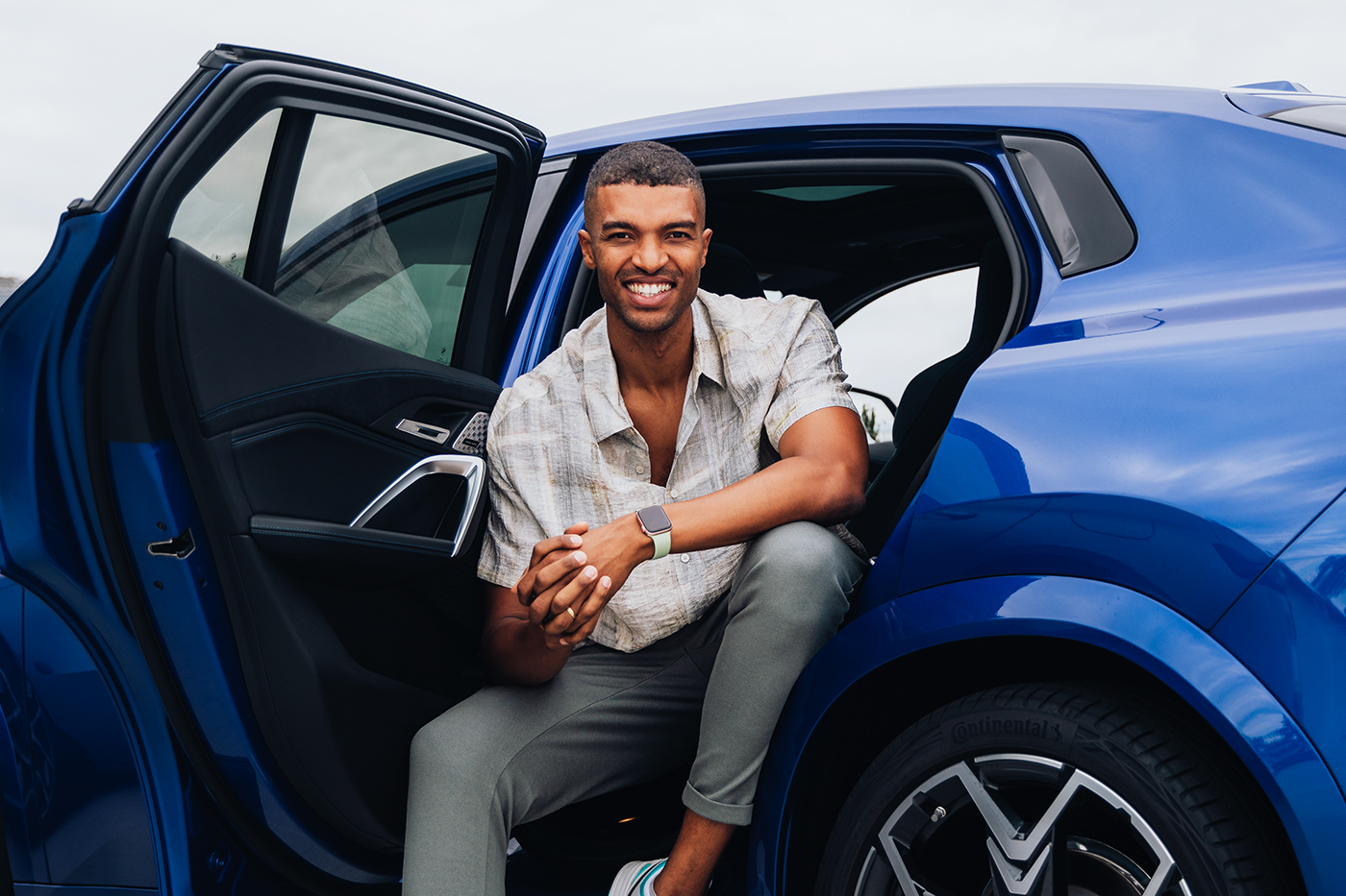 Ingenieur Marvin mit dem BMW iX2