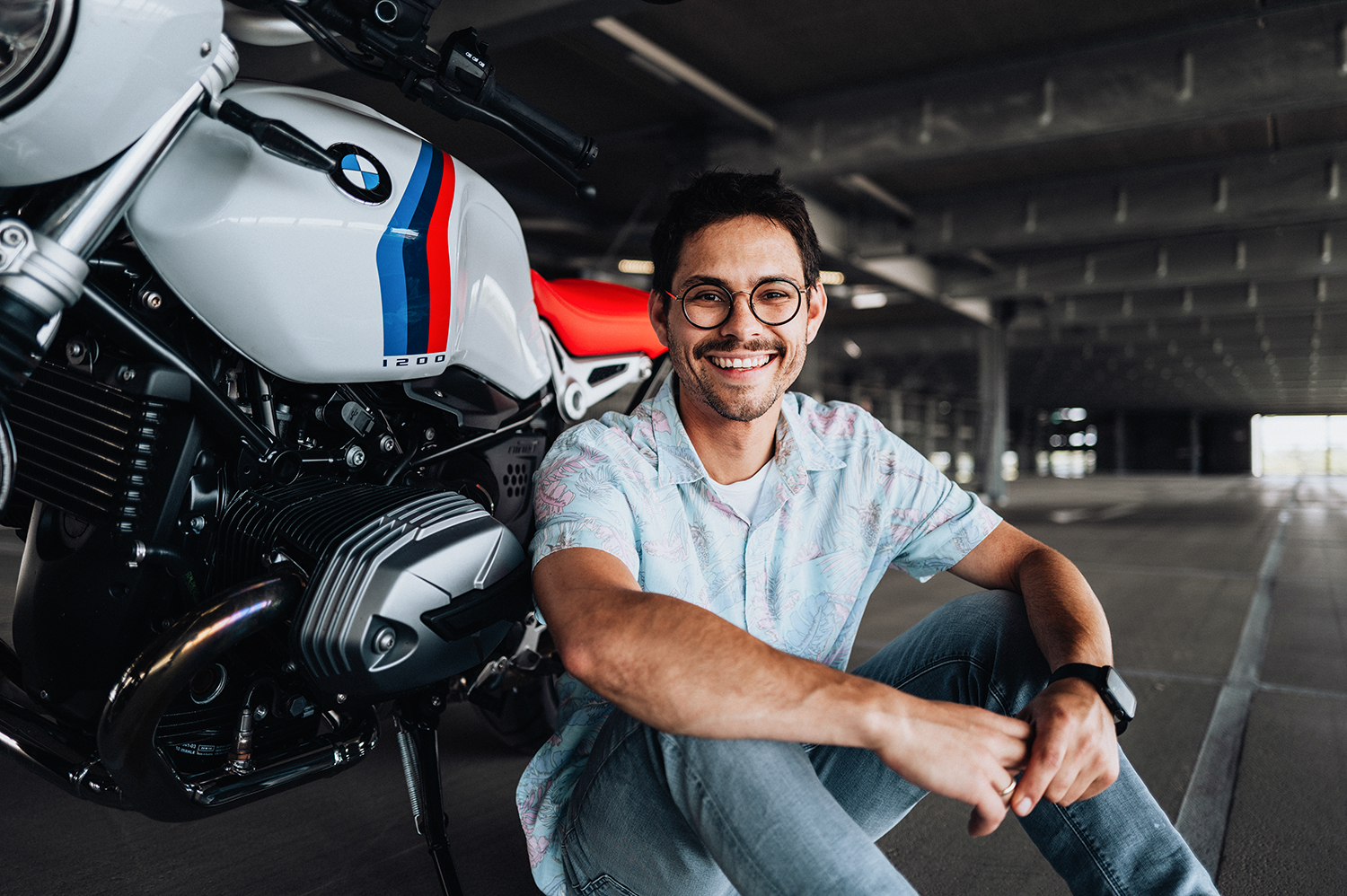 Von der Zeitarbeit in die Festanstellung: Zacharias' Erfahrungen bei der BMW Group.