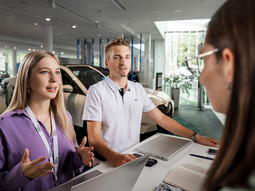 Apprenticeships at the BMW Group UK | Apprentice | BMW Group Careers UK
