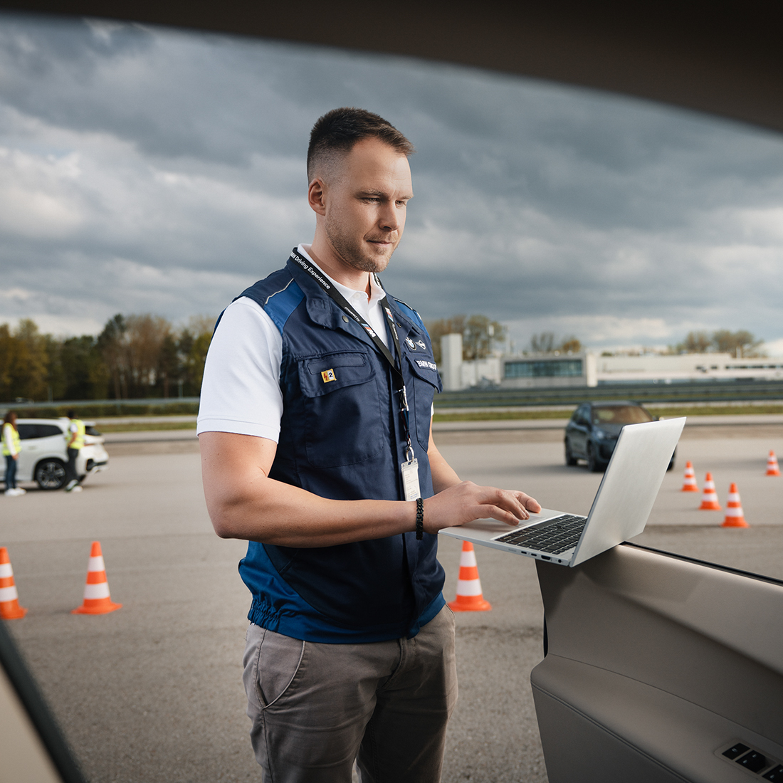 The image shows a sales situation in a MINI dealership.