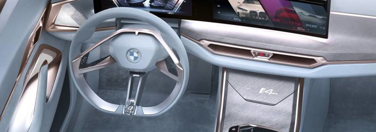Futuristisches Dashboard Design eines BMW i4 mit modernen Display Funktionen.