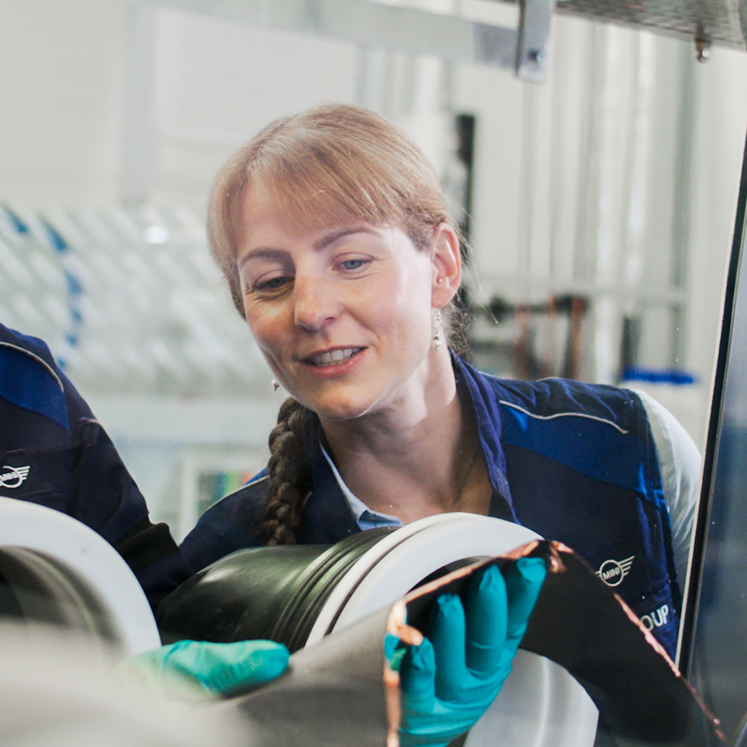 EIne Projektmanagerin für die Vorentwicklung von Batteriezellen bei der BMW Group.