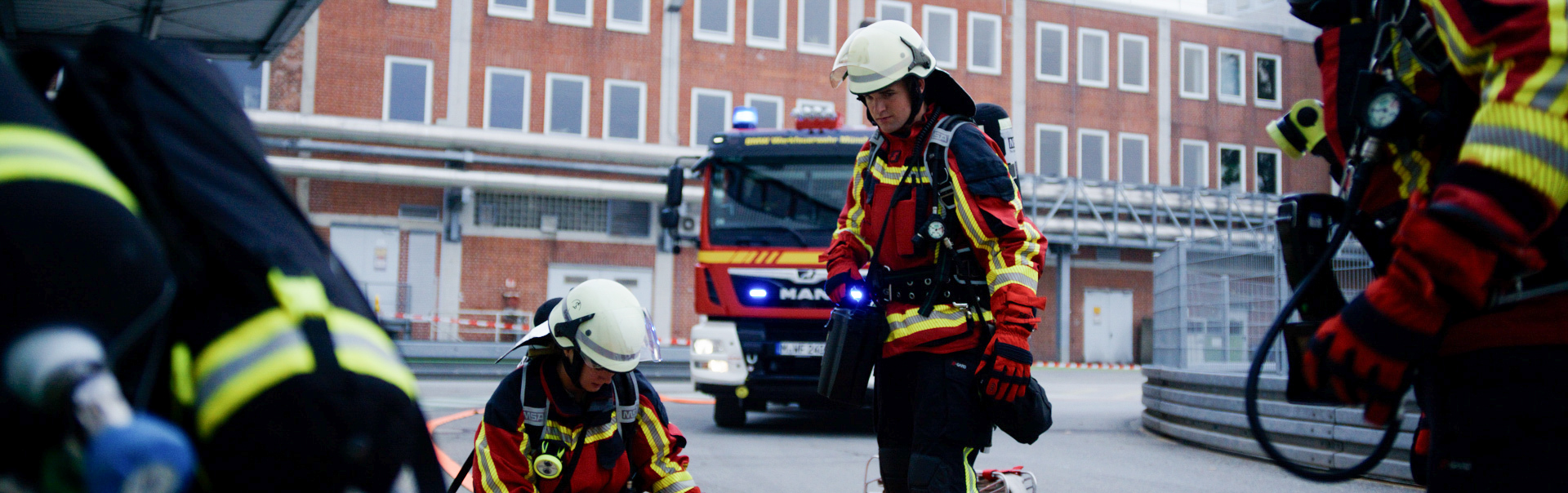 Vier Werkfeuerwehrleute im Einsatz bei der BMW Group.