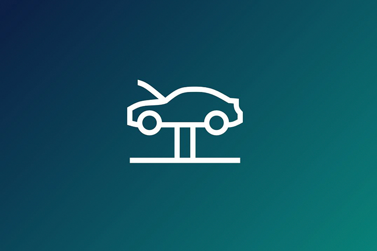 Ein Auto auf der Hebebühne Icon mit offener Motorhaube auf türkis/ dunkelblauem Hintergrund.