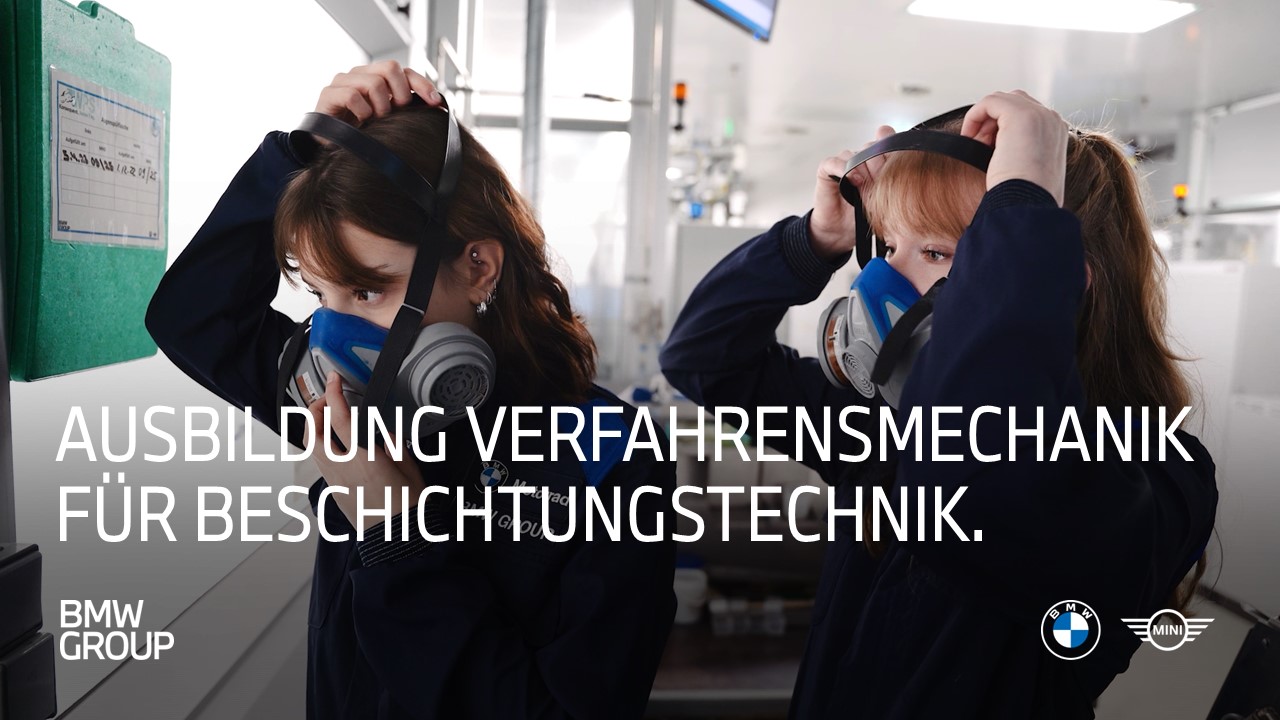 BMW-Careers-Apprenticeship-Verfahrensmechaniker-Beschichtungstechnik.jpg Zwei weibliche Azubis zu Verfahrensmechanikerinnen für Beschichtungstechnik in einem BMW Group Werk