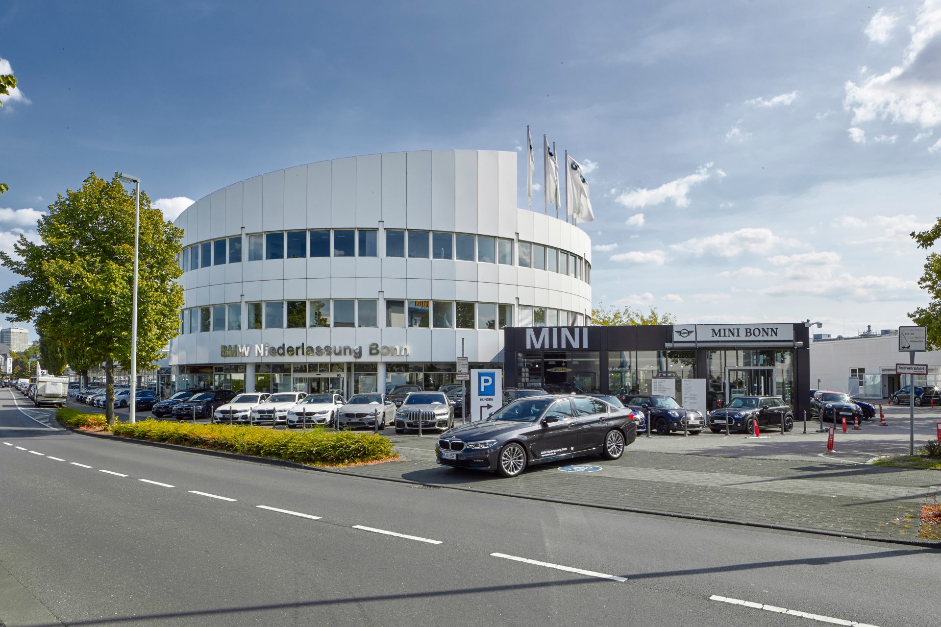 Aussenansicht der BMW und MINI Niederlassungen in Bonn.