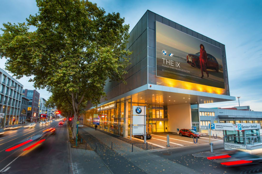 Außenansicht der BMW Niederlassung in Frankfurt am Main