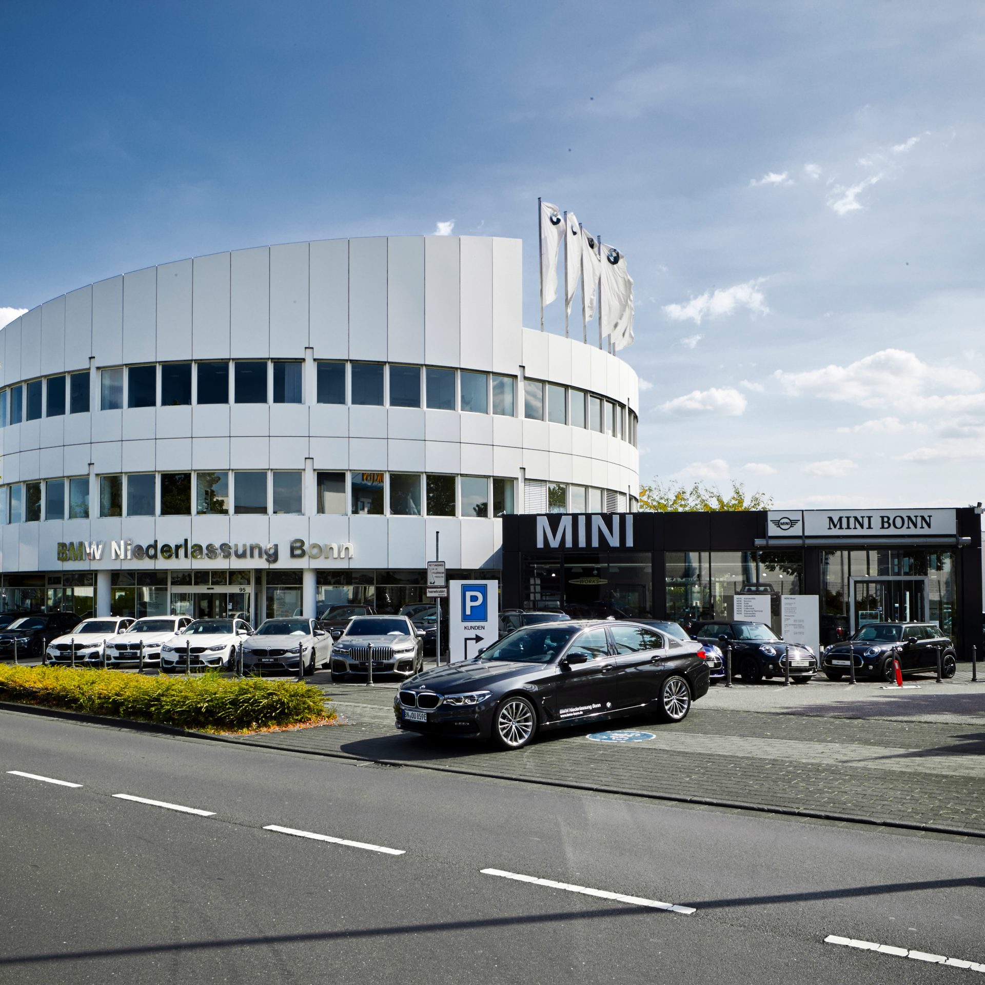 Aussenansicht der BMW und MINI Niederlassungen in Bonn.