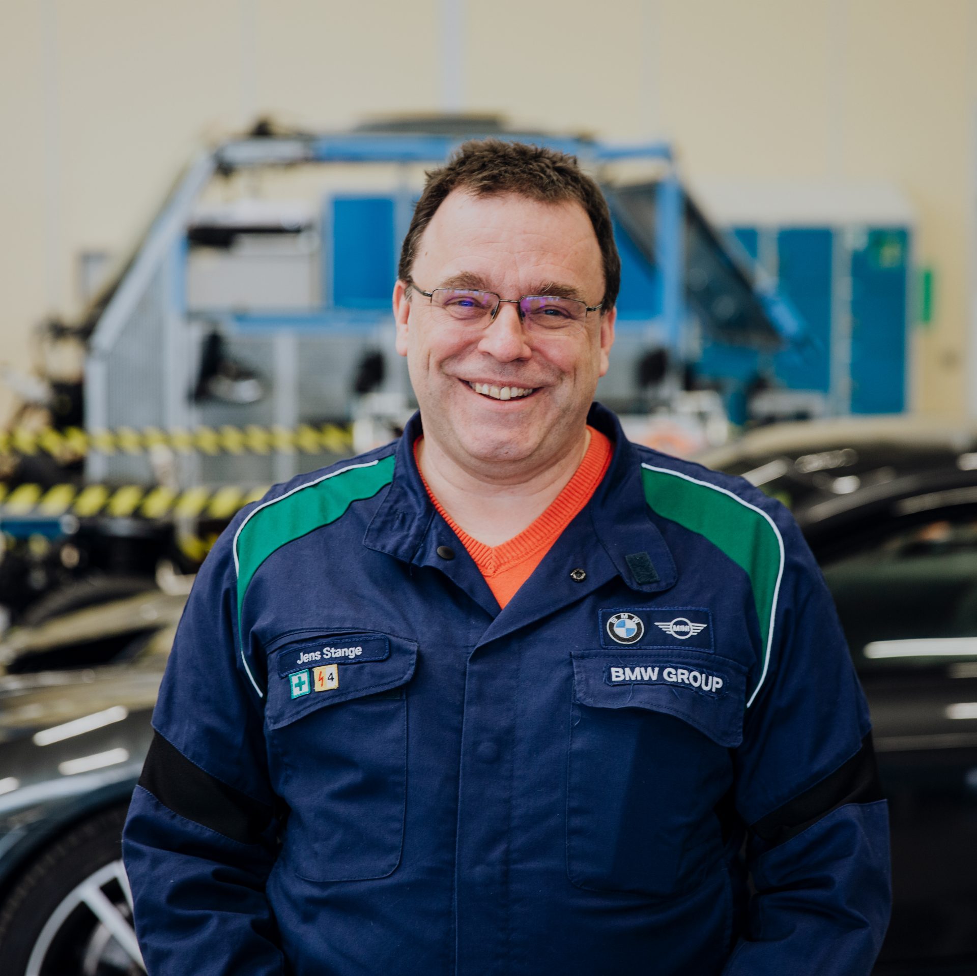 Portrait von Ausbilder Jens in der Kfz-Werkstatt