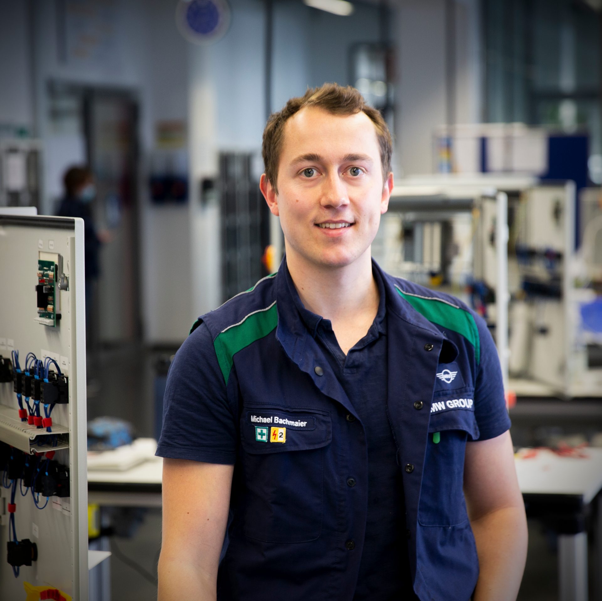 Der Ausbilder für Elektronik und Mechatronik im Laborumfeld im BMW Werk München.