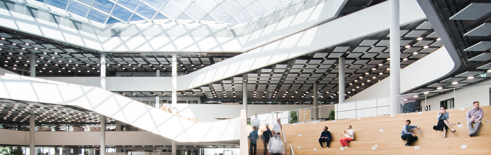 Innenaufnahme des BMW Group Forschungs- und Innovationszentrums in München.