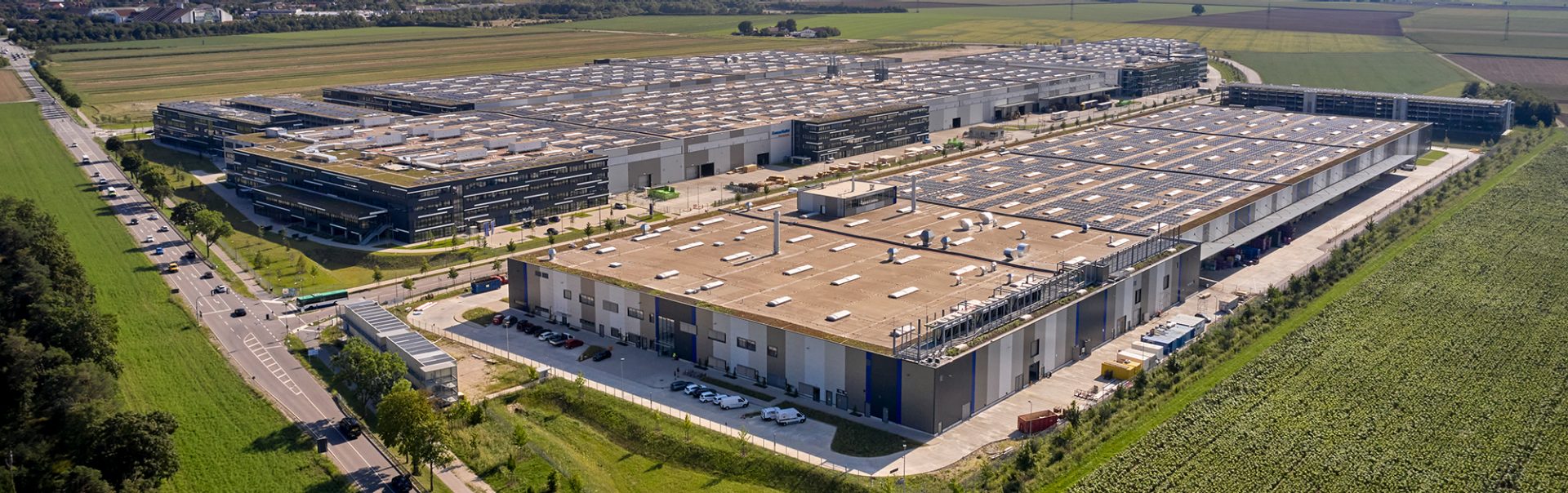 Luftaufnahme des BMW Group Batteriewerkes in Parsdorf.