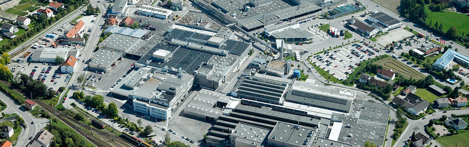 Luftaufnahme des BMW Group Werks Dingolfing.