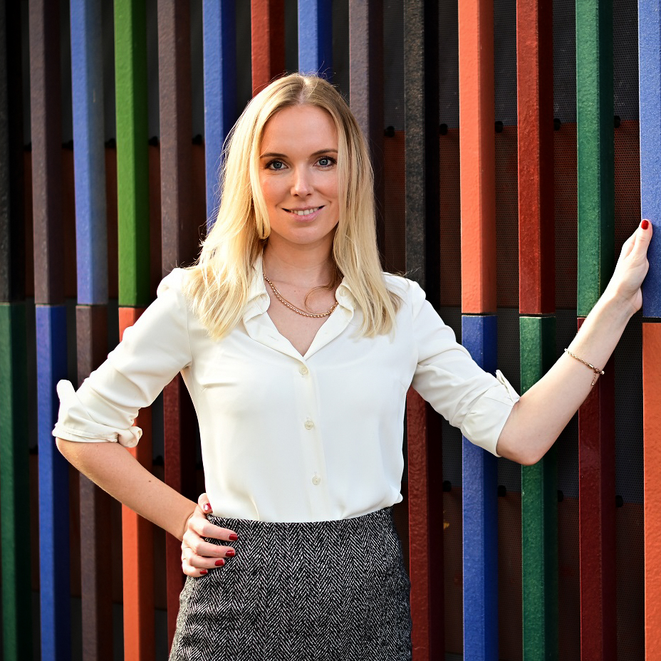 Portrait der Betriebswirtin für das Fahrzeugprojekt Neue Klasse.