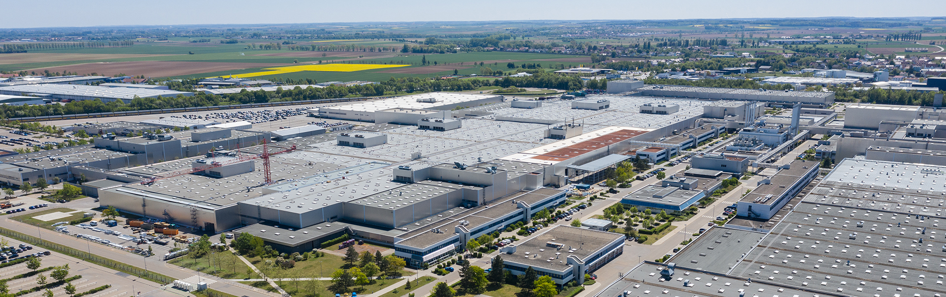 Luftaufnahme des BMW Group Werks Regensburg.