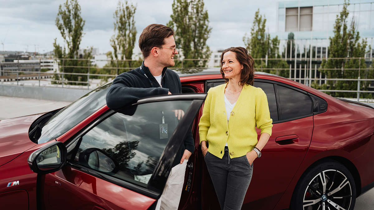Fastlaner Simon und seine Mentorin Sabine mit BMW i5