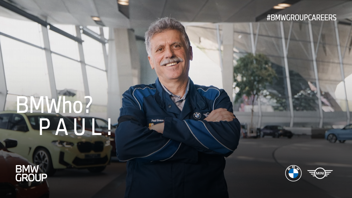 Video Thumbnail mit BMW Mitarbeiter Paul, der fröhlich in die Kamera lächelt