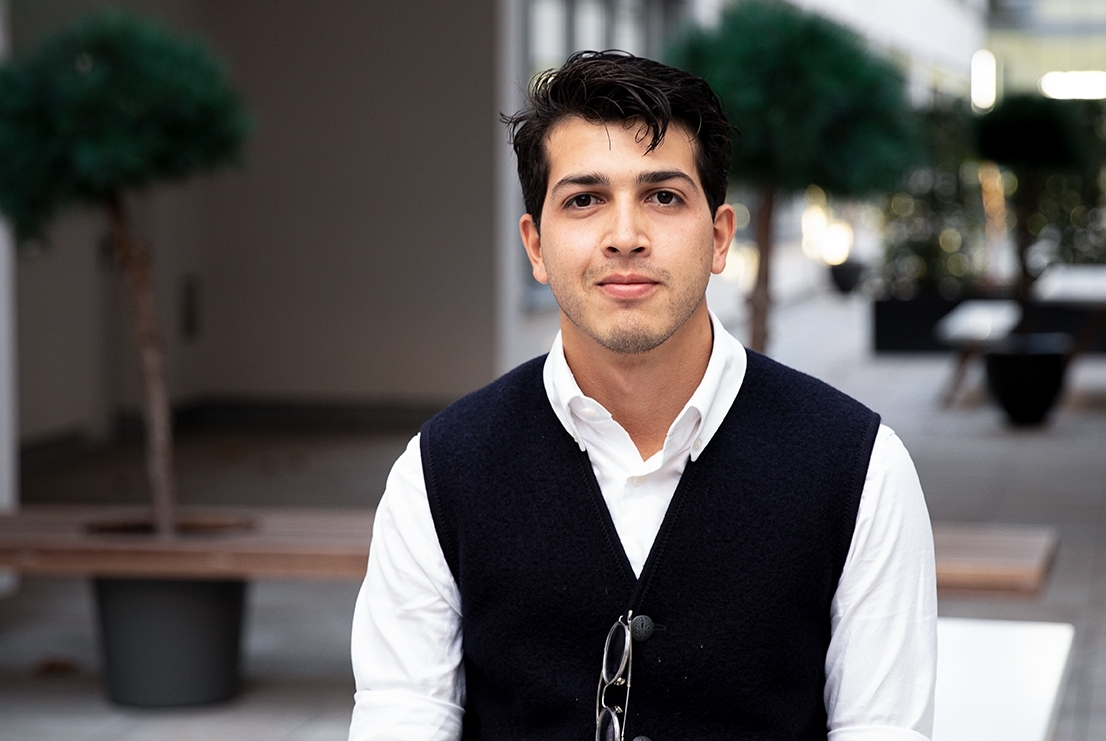 Portrait eines Spezialisten für Nahhaltigkeit und Immobilienplanung bei der BMW Group.