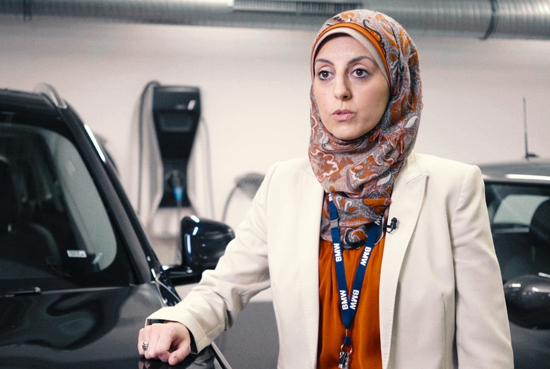 Portrait einer Testmanagerin für E-Antrieb bei der BMW Group.
