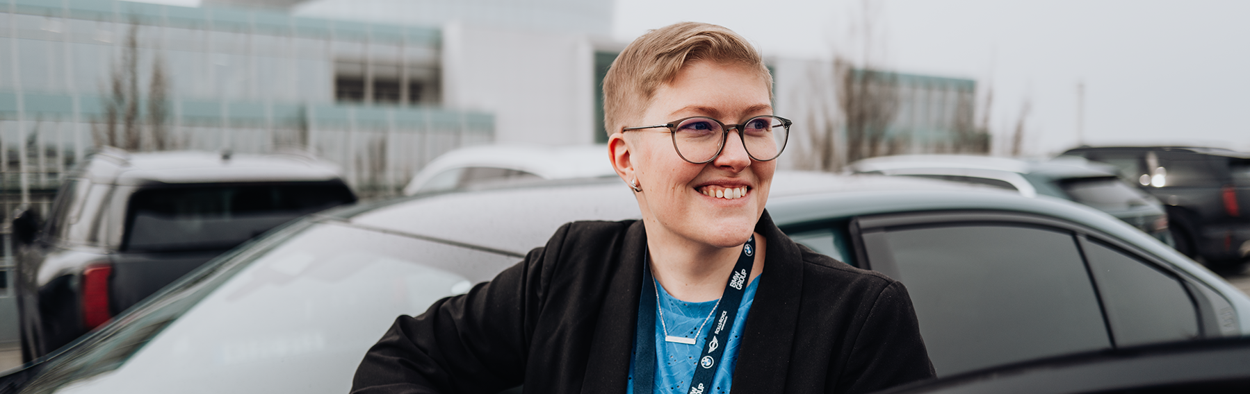 Ingenieur Marvin mit dem BMW iX2