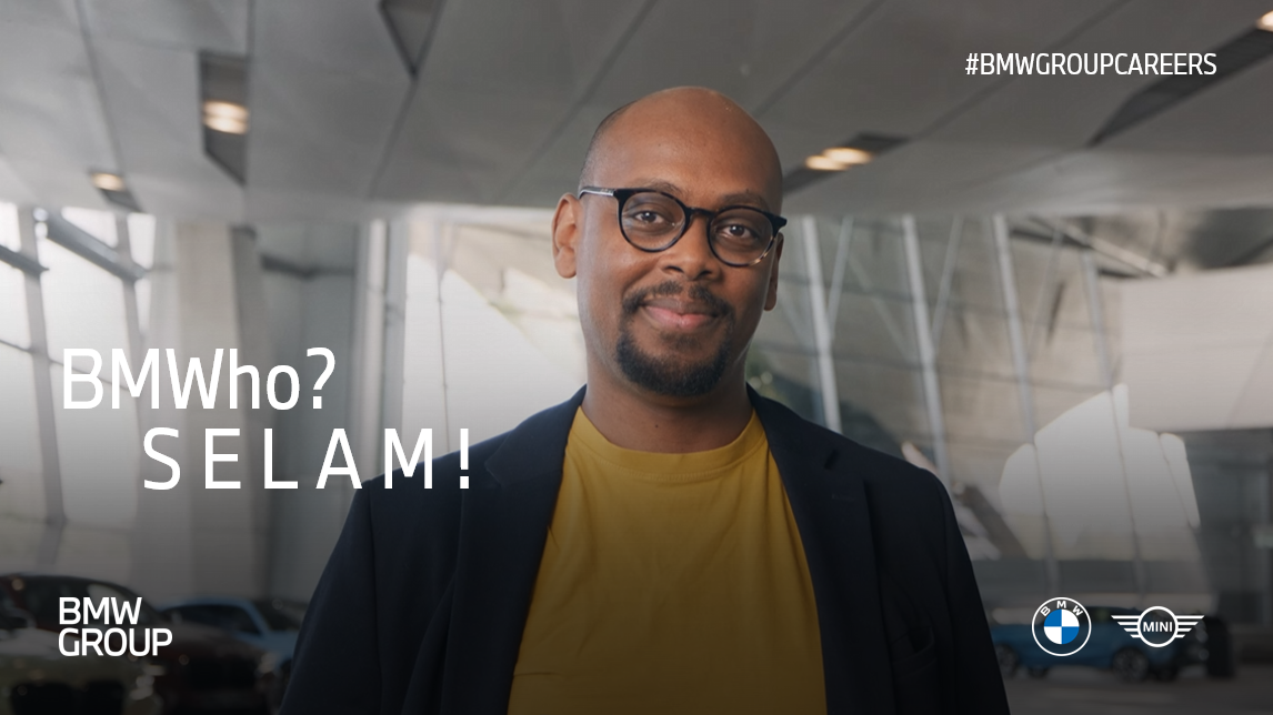 BMW Group employee Selam smiling into the camera