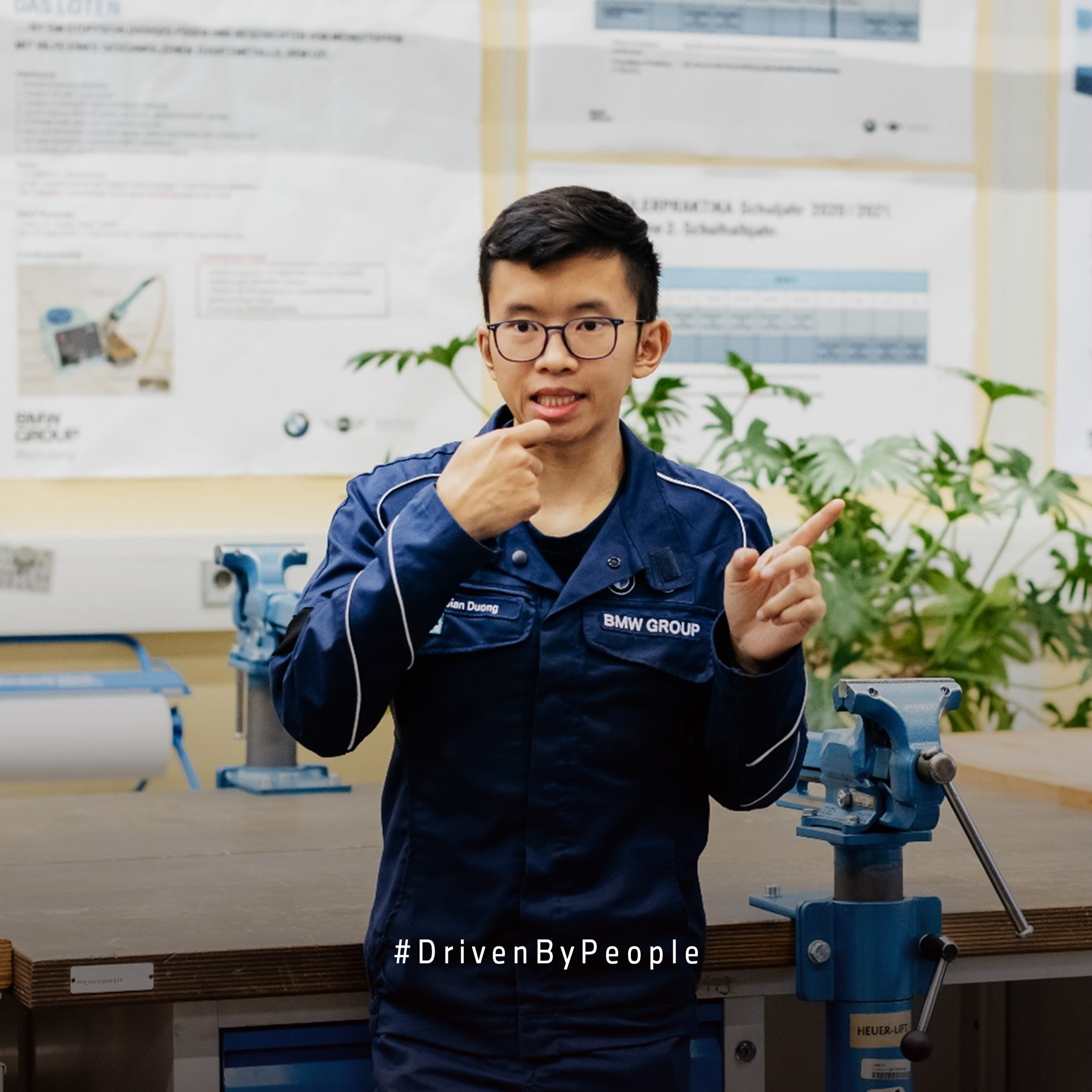 A apprentice is presenting in sign language.