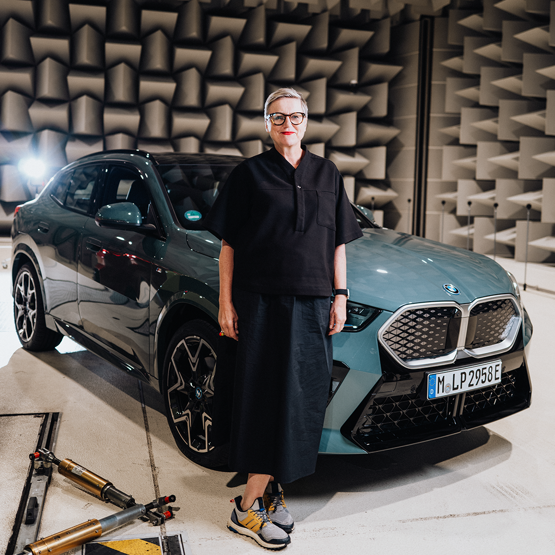 Daniela in front of the BMW iX2.