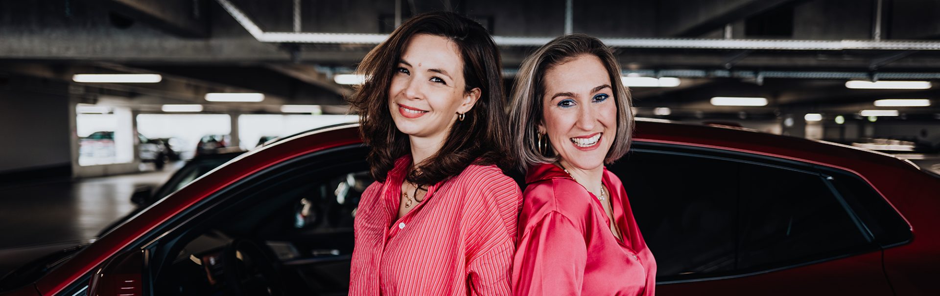 BMW employees Julia and Denise with a red BMW X2