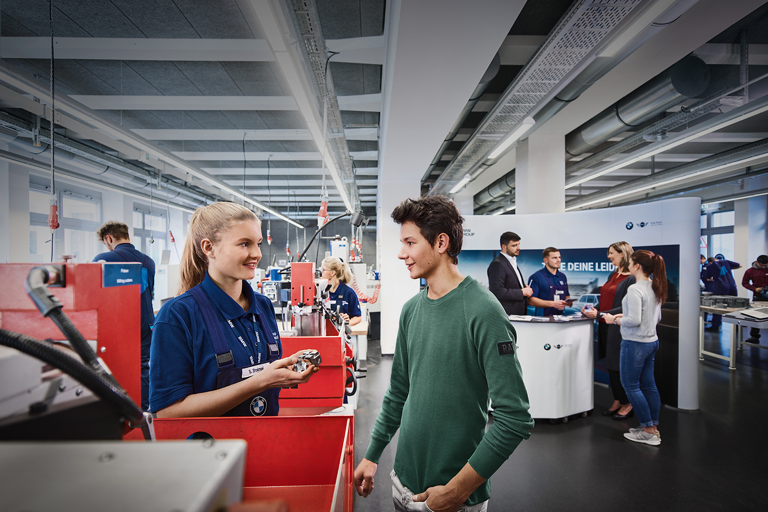 Young people having an exchange at an career event for Pupils at the BMW Group.