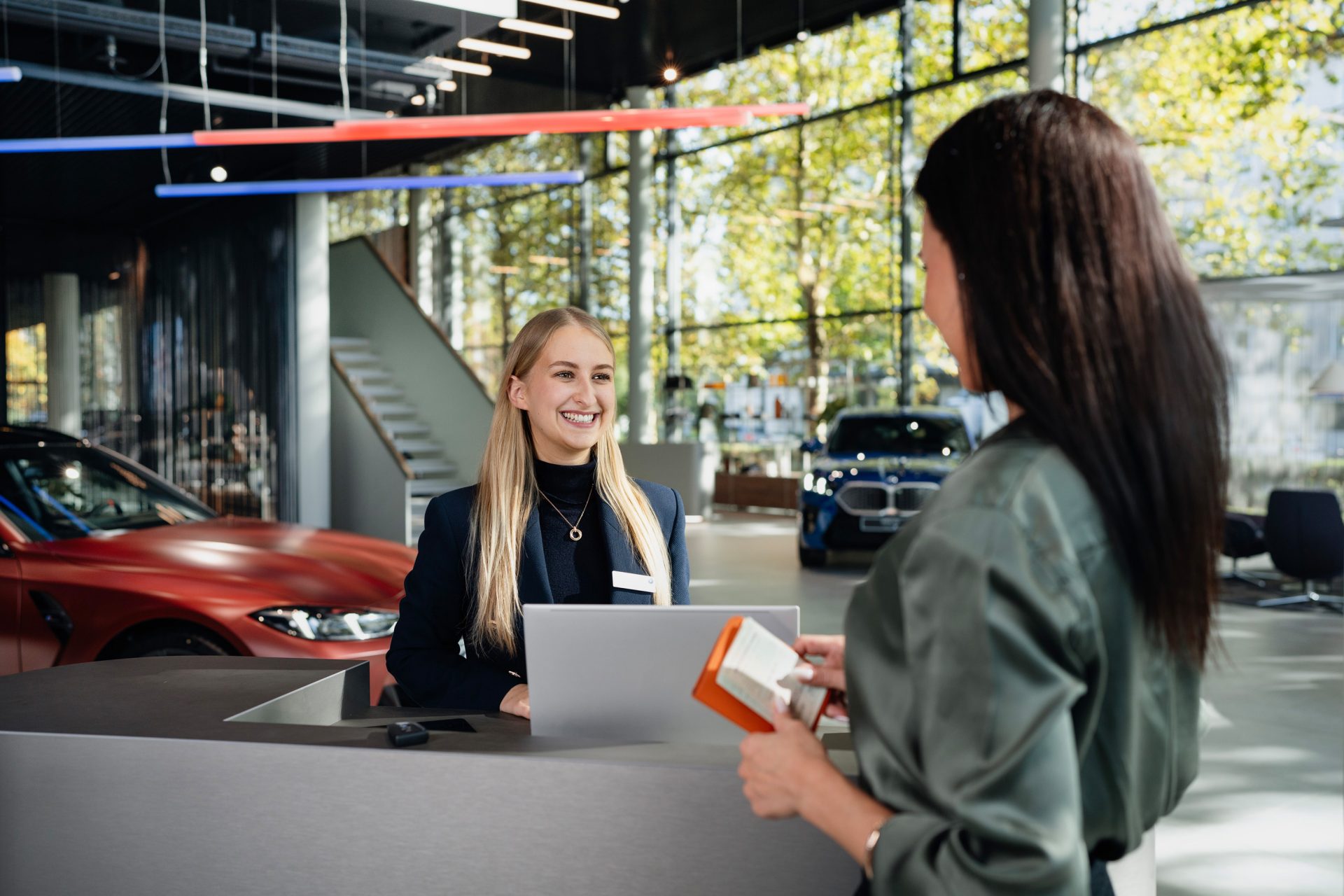 Sales conversation between a salesperson and a customer