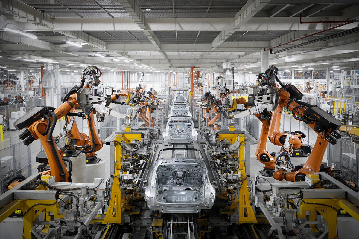 Production hall with robots