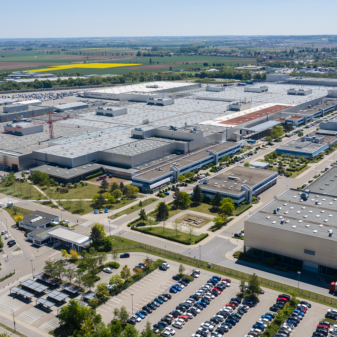The picture shows an aerial shot of the BMW plant Regensburg.