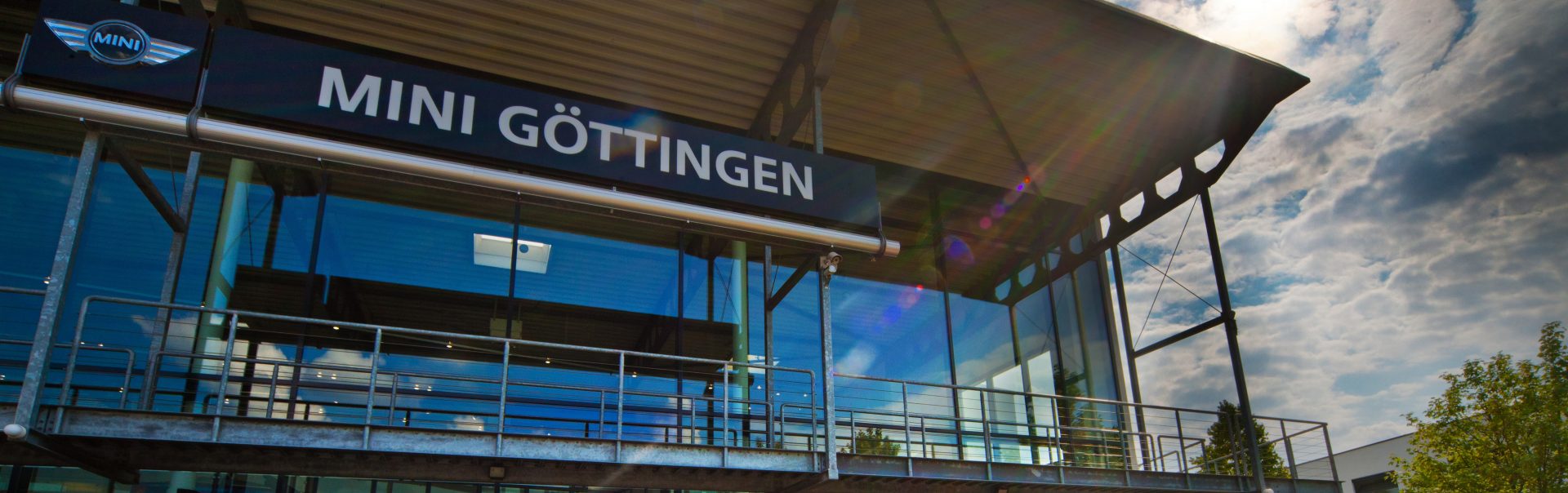 Exterior view of the MINI retail centre in Göttingen.