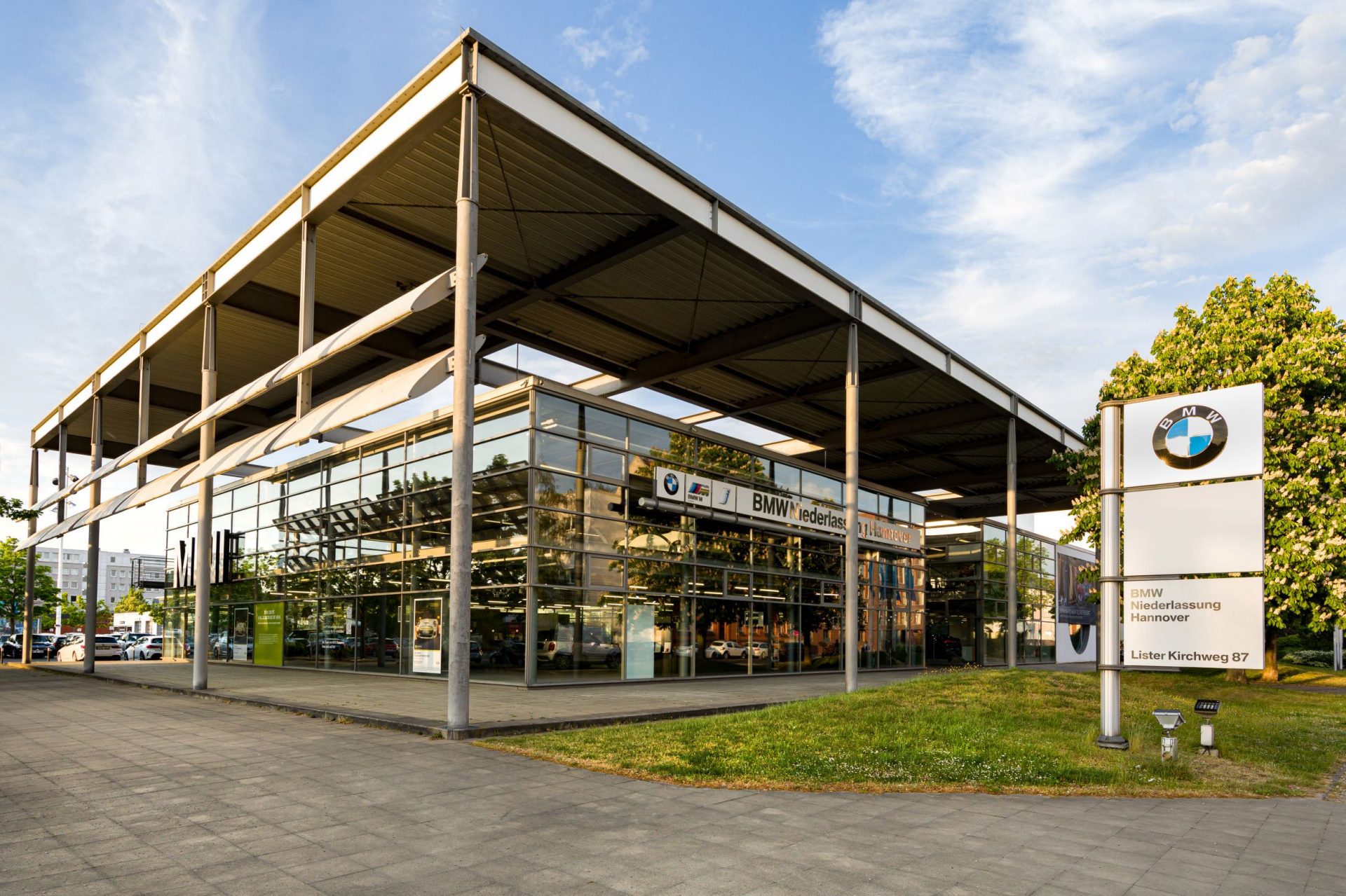 Exterior view of BMW dealership in Hannover showcasing modern architecture