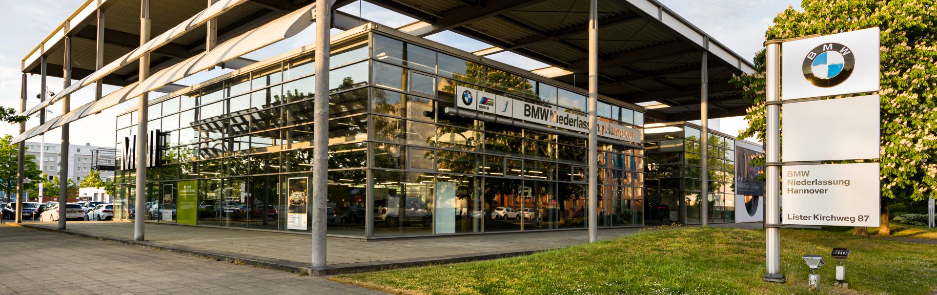 Exterior view of BMW dealership in Hannover showcasing modern architecture