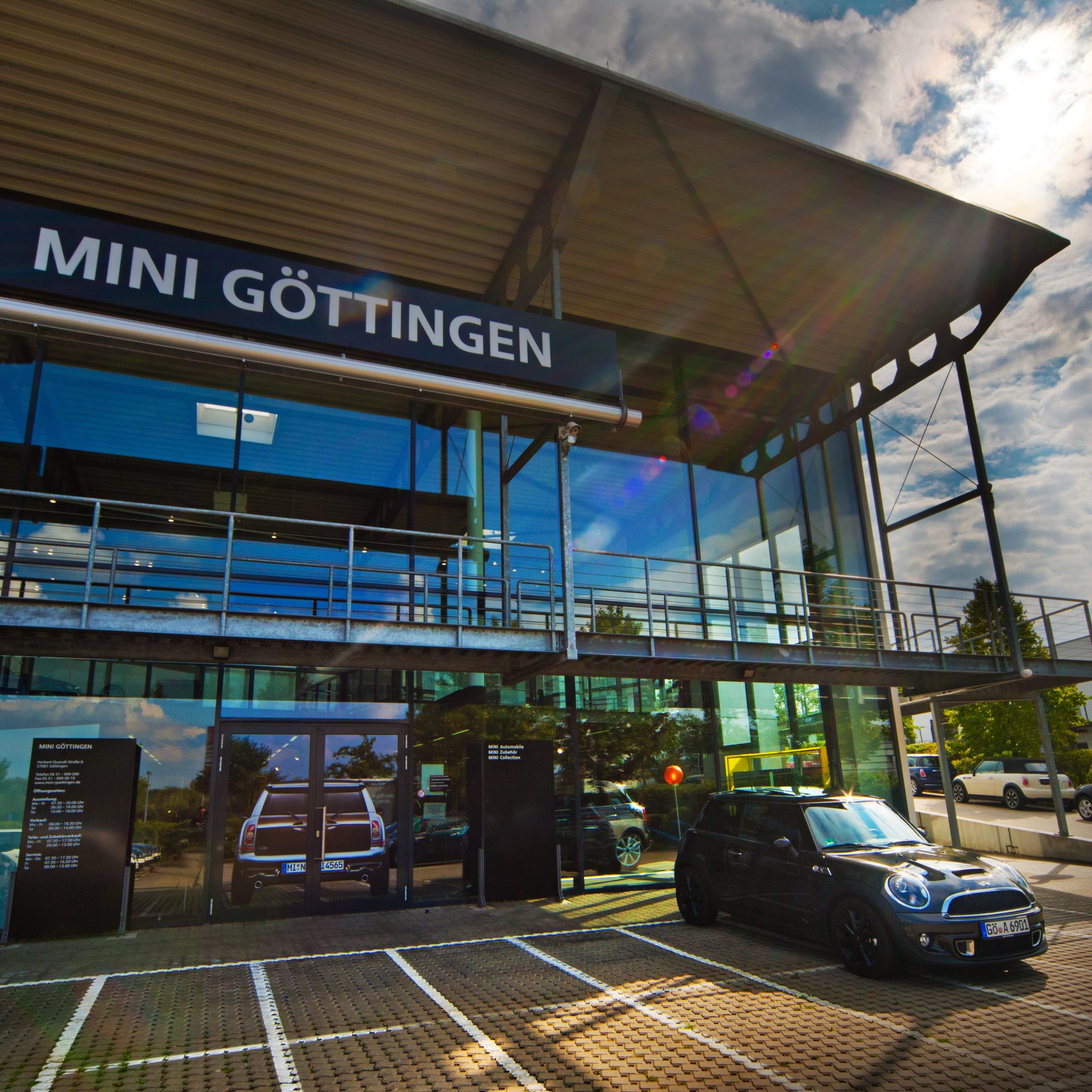 Exterior view of the MINI retail centre in Göttingen.