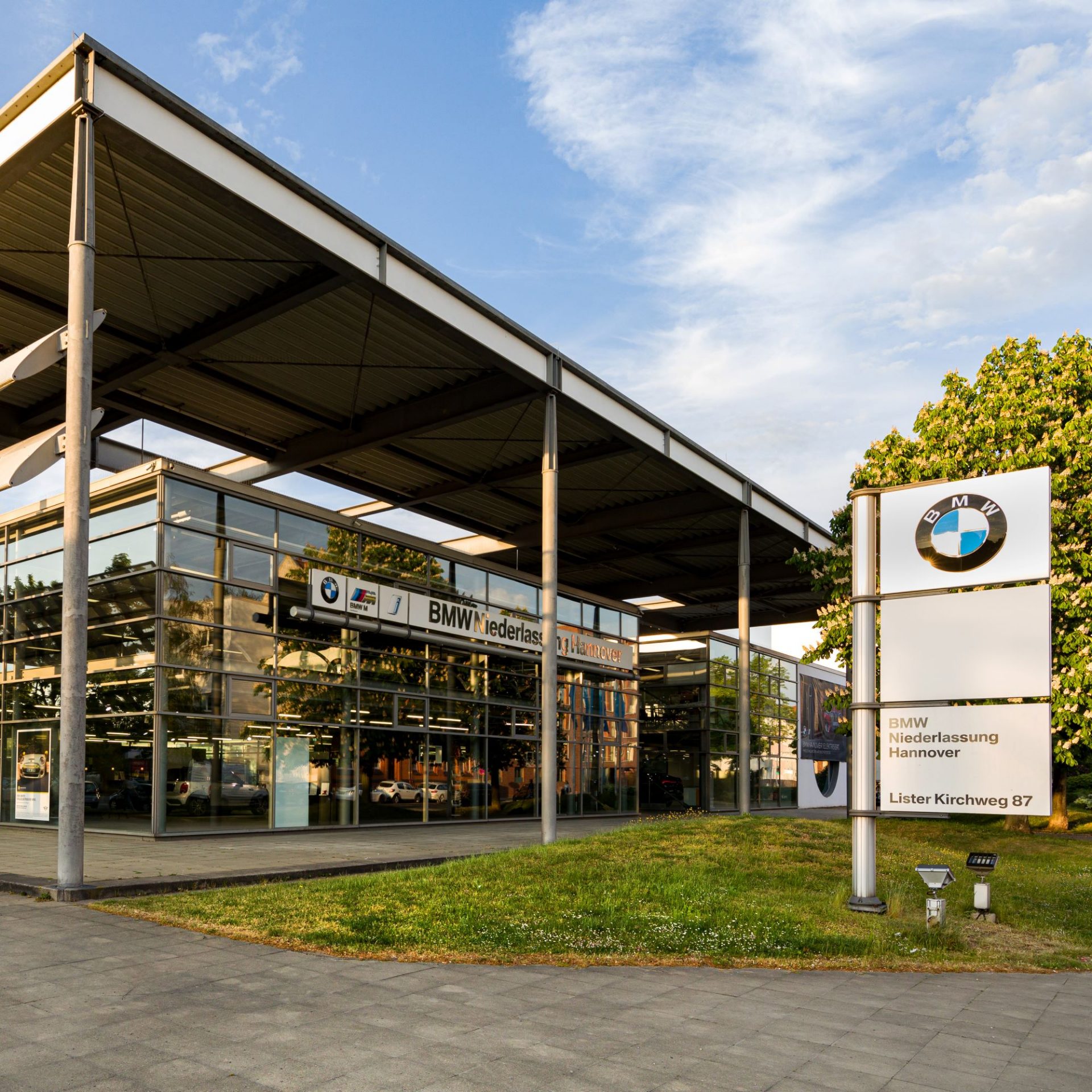 Exterior view of BMW dealership in Hannover showcasing modern architecture