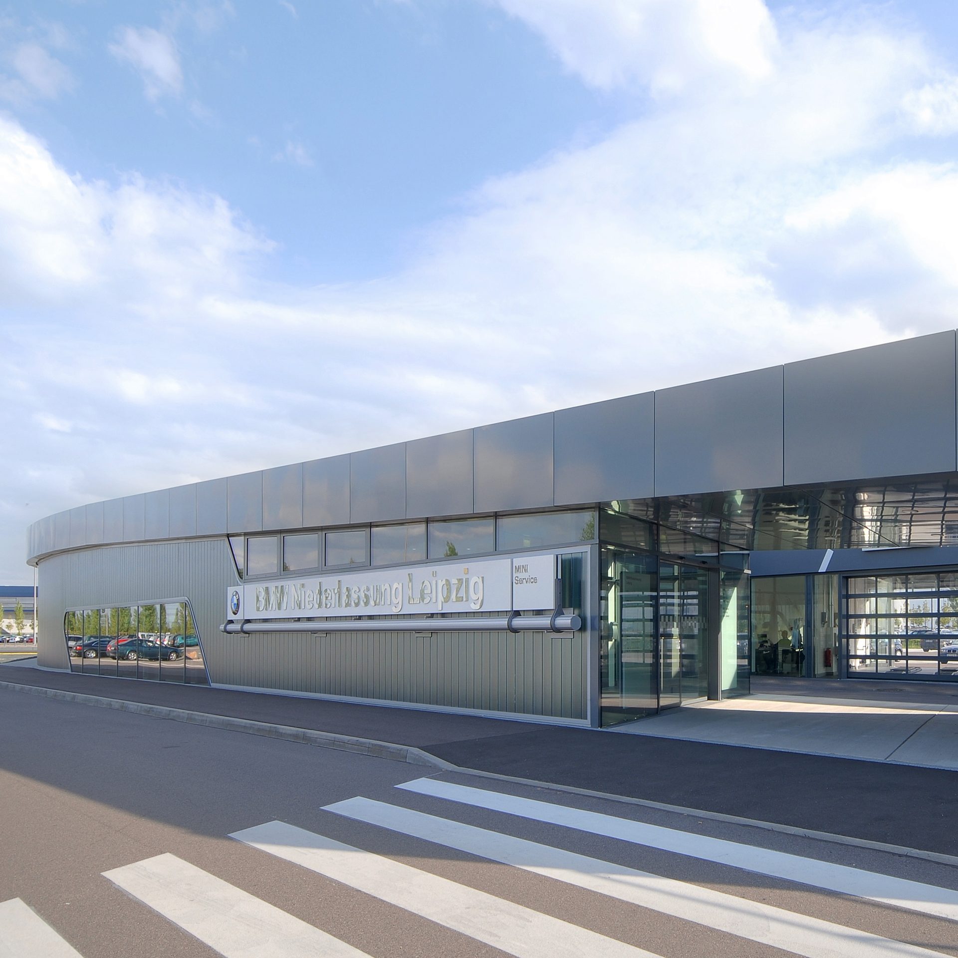 Exterior view of the BMW Leipzig showroom featuring modern architecture.
