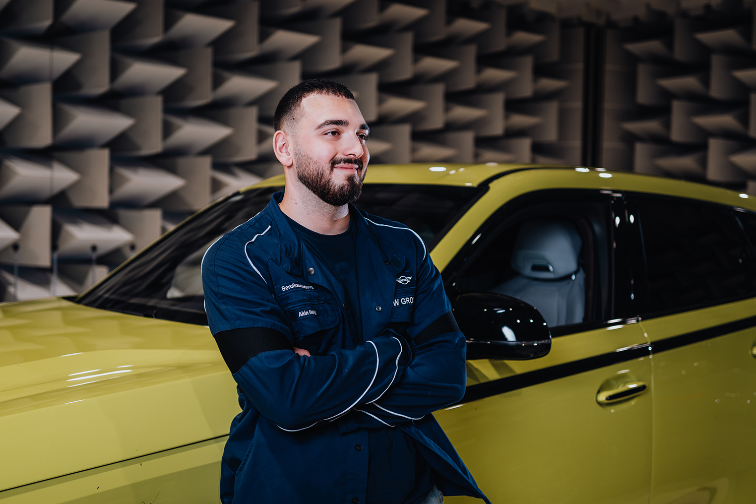 BMW apprentice Akin with a yellow BMW XM