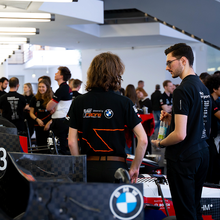 Impressionen von einem Event für die Formula Student im BMW Forschungszentrum