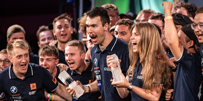BMW Formula Student Teams jubeln über ihren Sieg